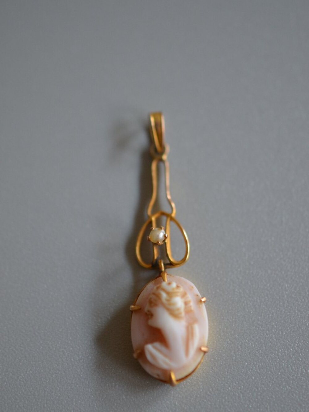 Vintage 10K Yellow Gold Pink Shell Cameo Pendant Seed Pearl Roman Maiden